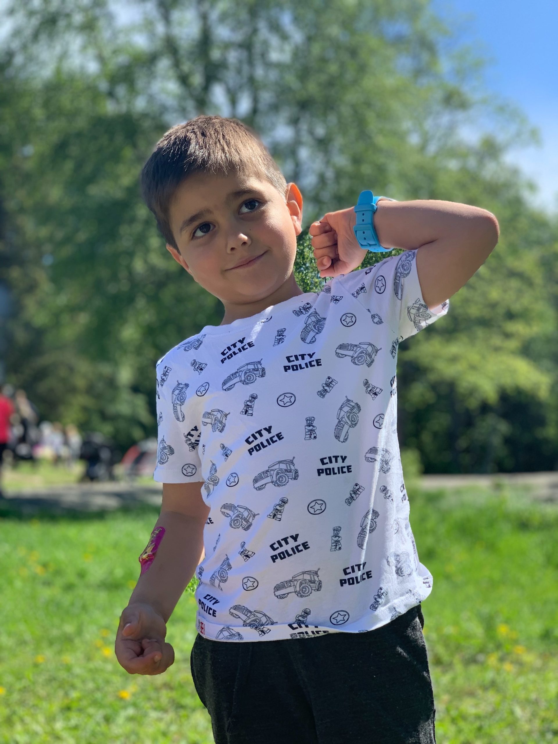 Med denne fantastiske smartklokken kan man faktisk utsette å gi barna sin egen mobiltelefon. Hvor fantastisk er ikke det?